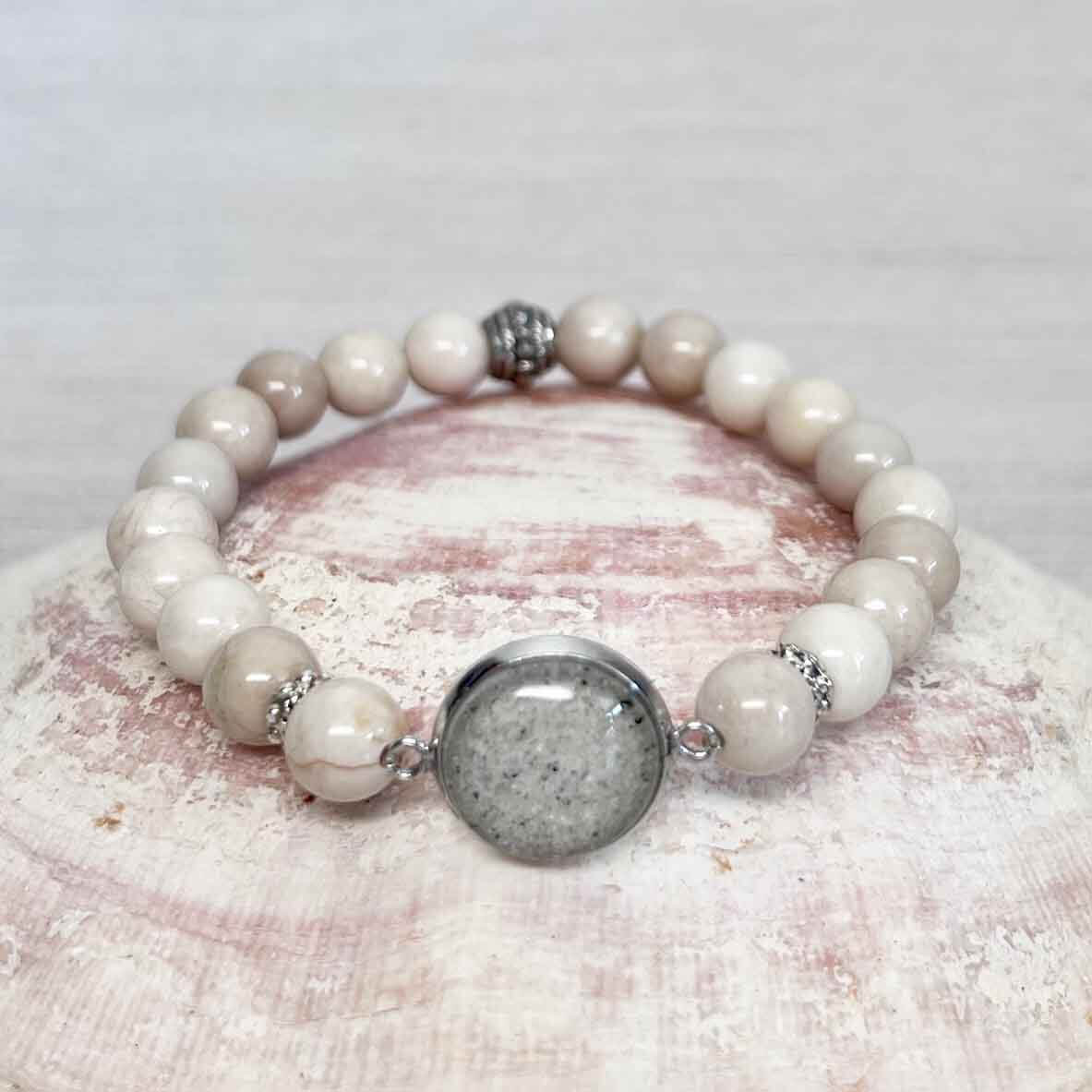 Amazon.com: Crystu Natural Howlite Bracelet Crystal Stone 8mm Faceted Bead  Bracelet for Reiki Healing and Crystal Healing Stone (Color : White &  Grey), 8mm, Crystal Stone, Howlite: Clothing, Shoes & Jewelry
